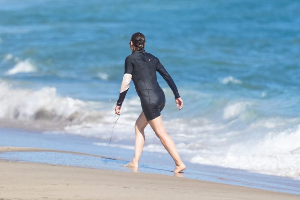 Jennifer Garner Enjoys Some Bodyboarding Fun (116 Photos)
