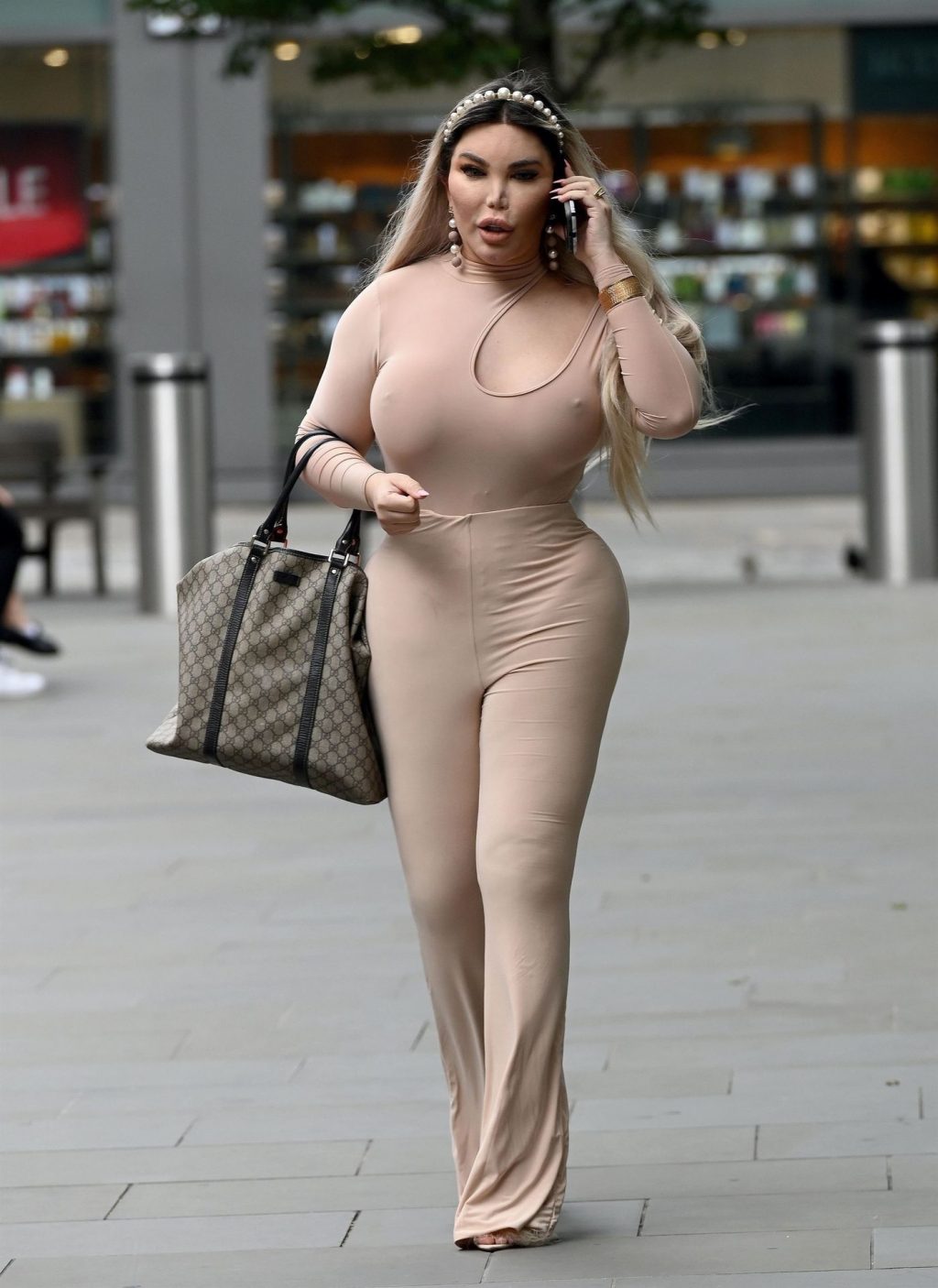 Jessica Alves Is Spotted Out in London (35 Photos)