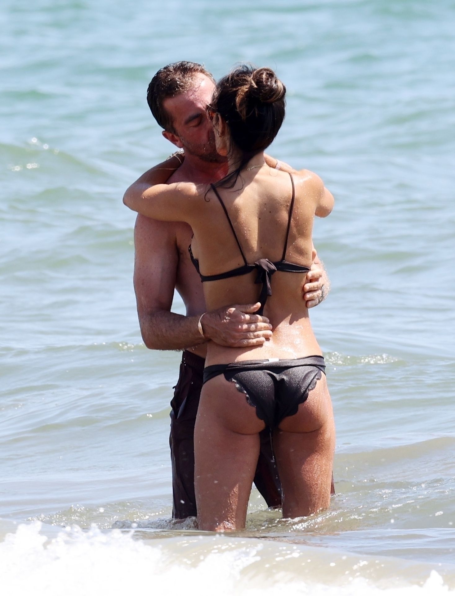 Jordana Brewster & Mason Morfit Enjoy a Romantic Beach Day Packed with ...