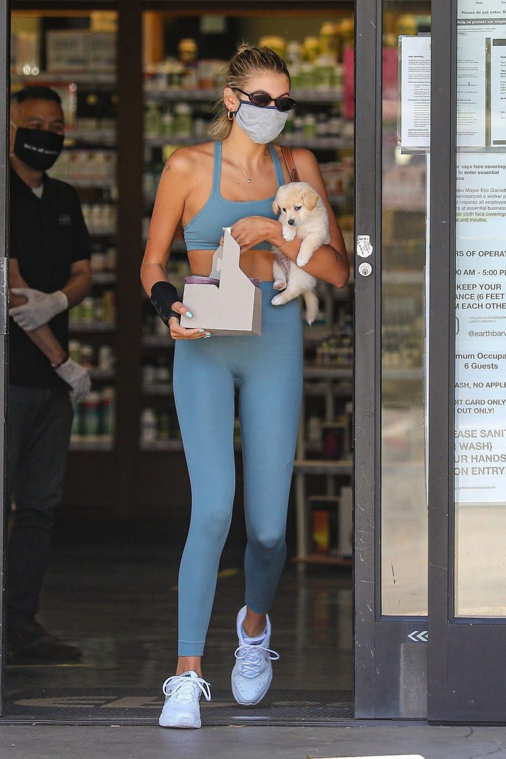 Sexy Kaia Gerber Takes Her Adorable Foster Puppy with Her to Grab a Healthy Drink (57 Photos)