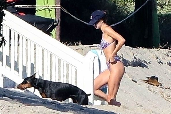 Kendall Jenner Enjoys a Beach Day with Friends (36 Photos)