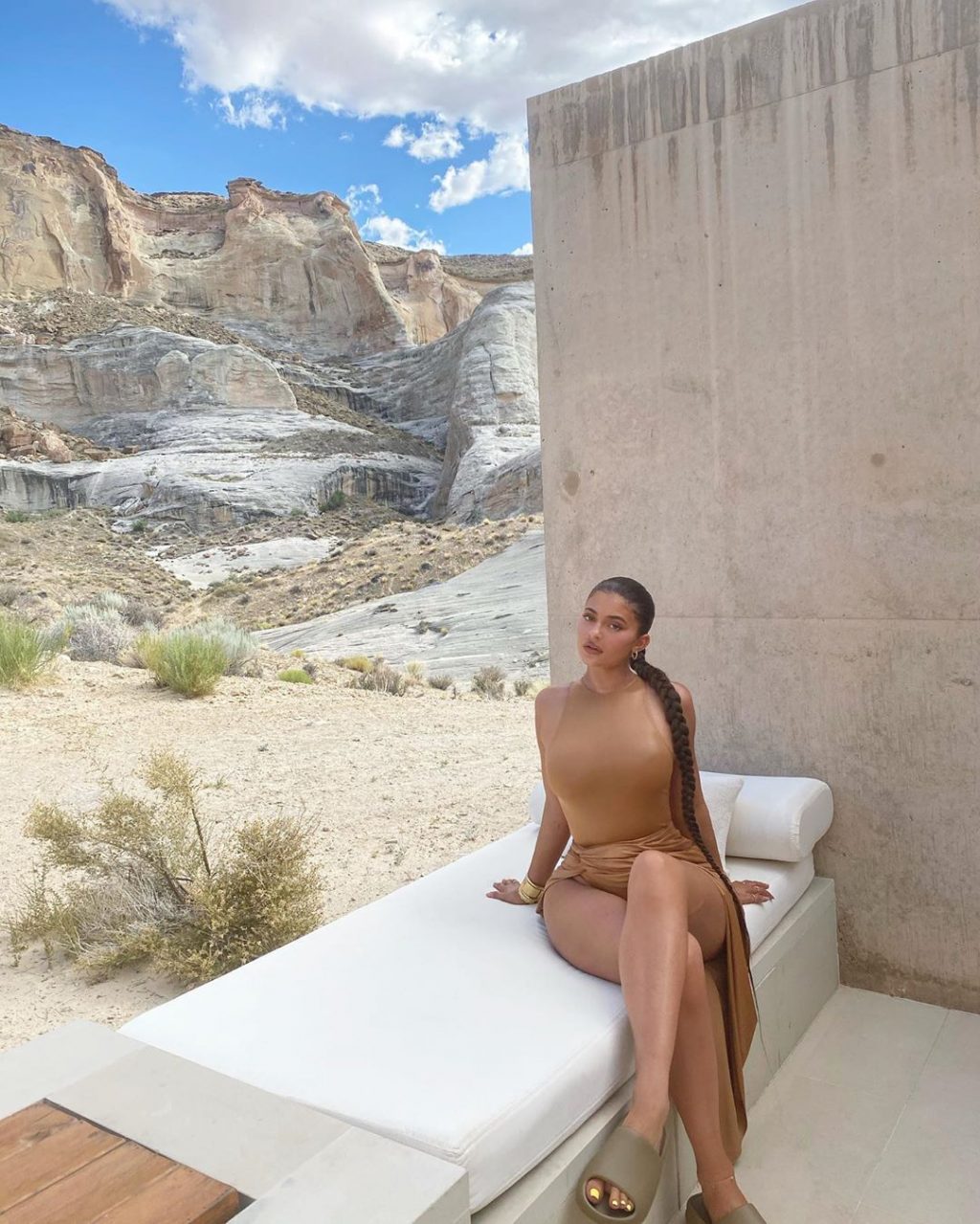 Kylie Jenner Shows Off Her Sexy Figure (14 Photos + Video)