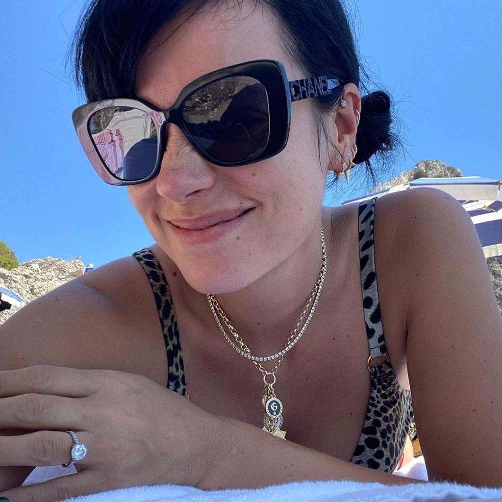 Lily Allen Shows Off Her Sexy Body in a Bikini and Nude Tits in Capri (73 Photos)