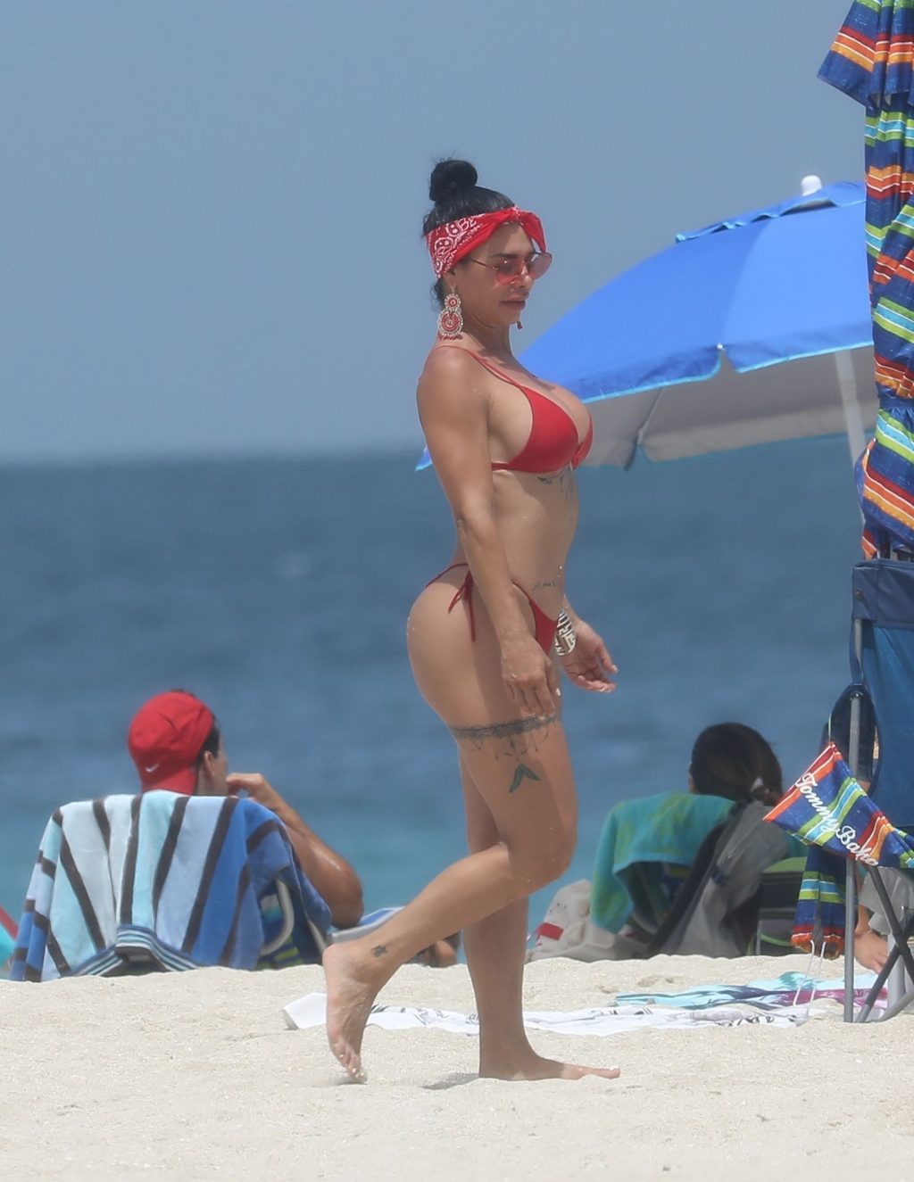 Lis Vega Displays Her Sexy Body on the Beach (72 Photos)