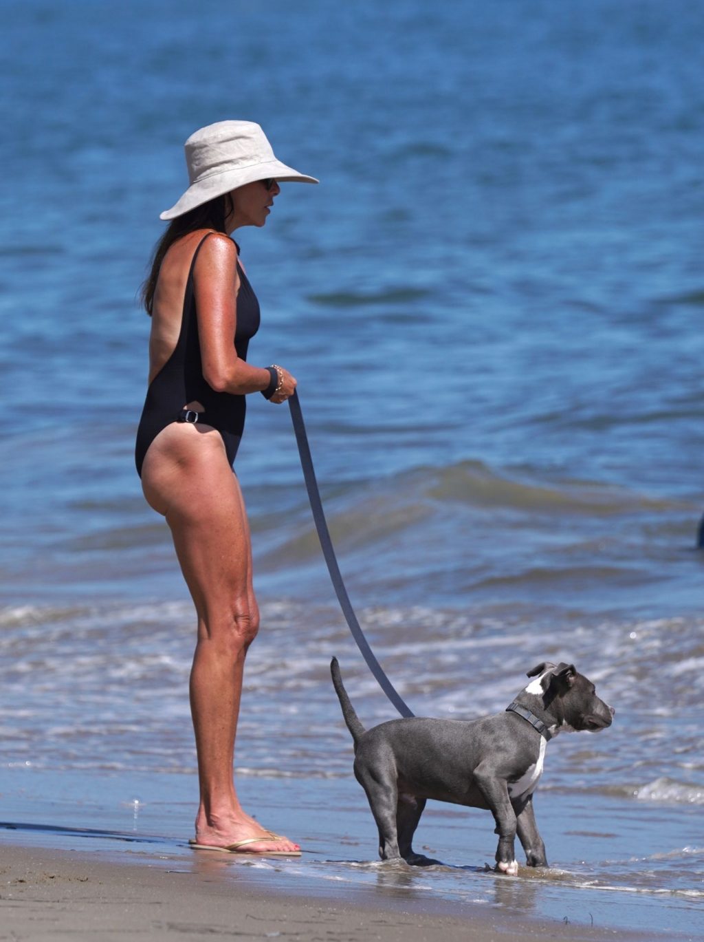 Lisa Loiacono Enjoys a Day at the Beach in Santa Barbara (5 Photos)
