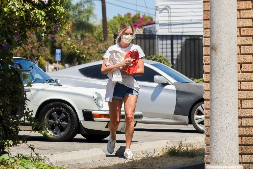 Margot Robbie Visits an Office in Santa Monica Amid Will Smith Affair Rumors (49 Photos)