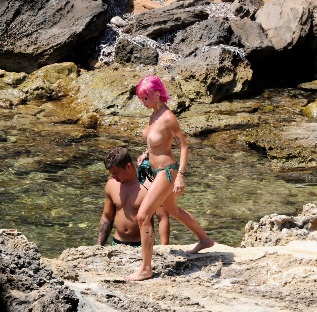 Topless Mia Julia Brückner Enjoy a Day on the Beach in Palma (44 Photos)