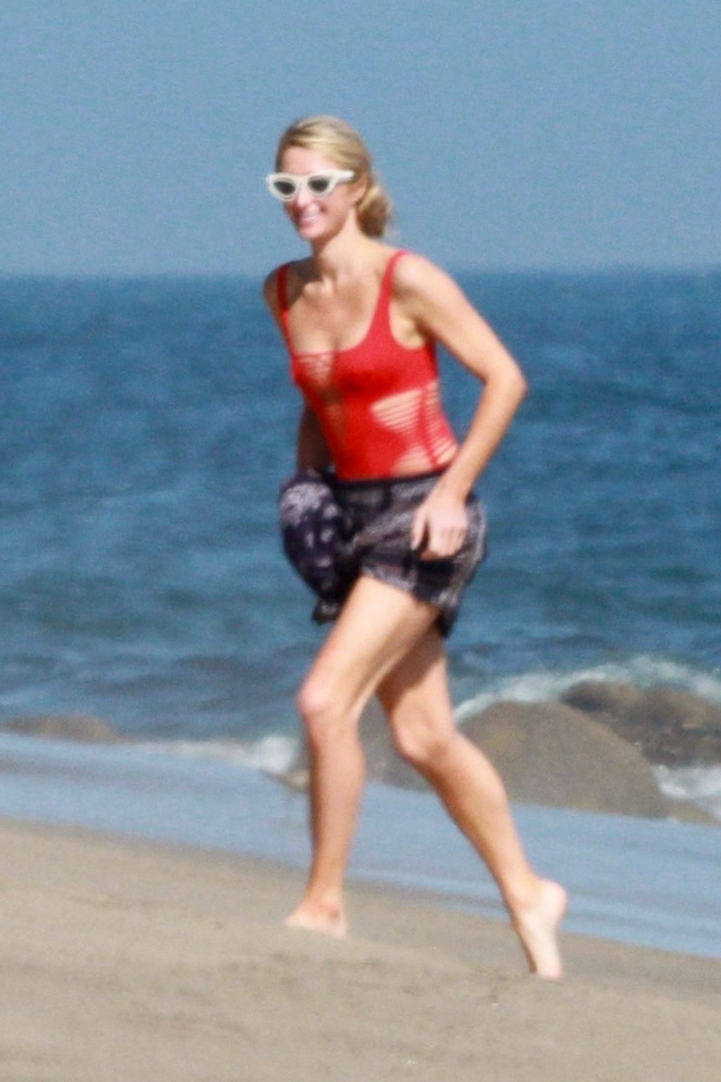 Paris Hilton &amp; Carter Reum Enjoy a Beach Day with Friends (51 Photos)