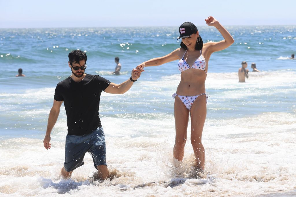Plastic Martyr Frolics on the Beach with a Boyfriend Amid Lea Michele Drama (25 Photos)