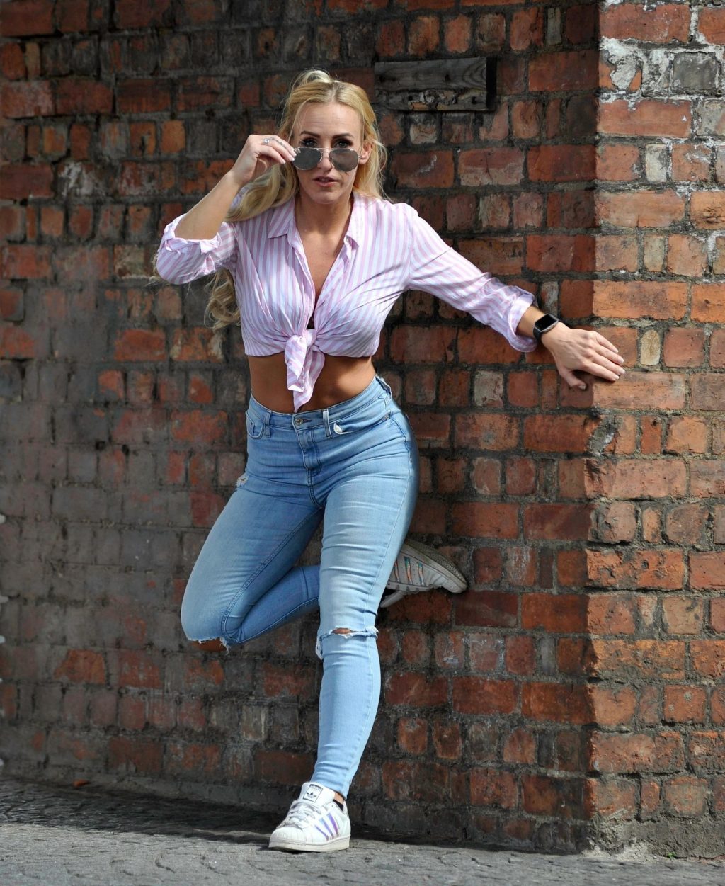 Sarah Giggle Is Pictured in Manchester (18 Photos)