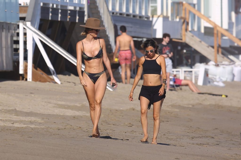 Talita Correa Flaunts Her Amazing Physique While on the Sandy Beaches in Malibu (6 Photos)