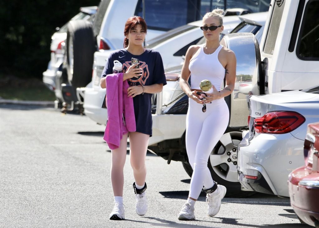 Tammy Hembrow &amp; Starlette Thynne Head to the Gym (11 Photos)