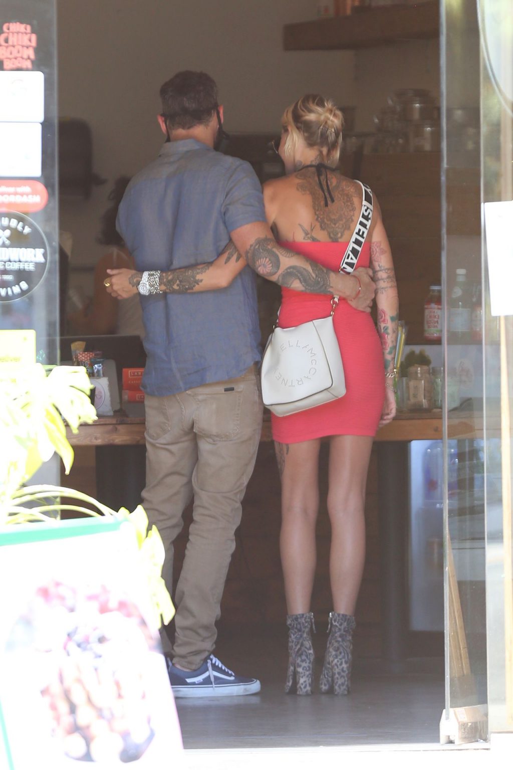 Brian Austin Green &amp; Tina Louise Pack On The PDA On Melrose (64 Photos)