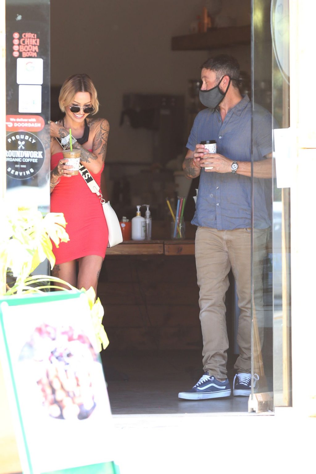 Brian Austin Green &amp; Tina Louise Pack On The PDA On Melrose (64 Photos)