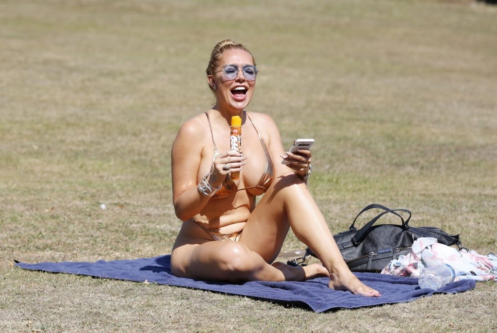 Aisleyne Horgan-Wallace Strips Off During the August Heatwave in London (34 Photos)
