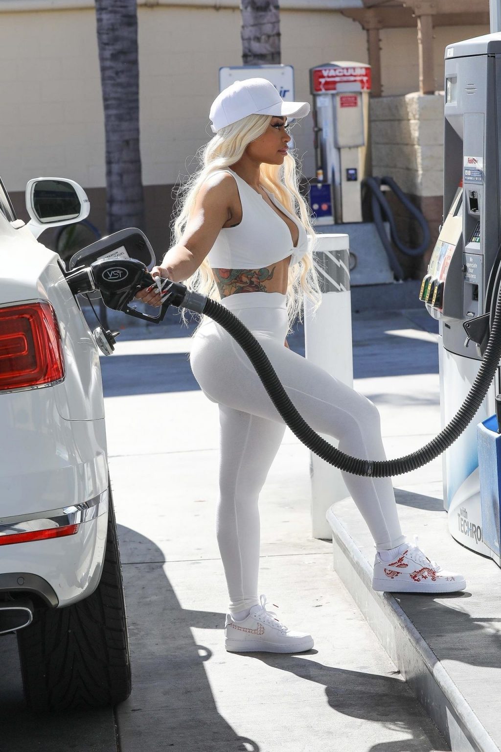 Blac Chyna Rocks an All-white Look While out Pumping Her Own Gas (51 Photos)