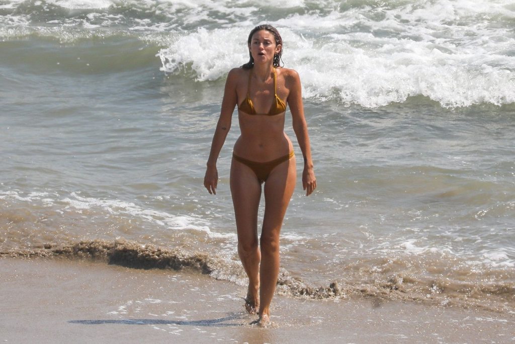 Caroline D’Amore Displays Her Sexy bikini body in Malibu (42 Photos)