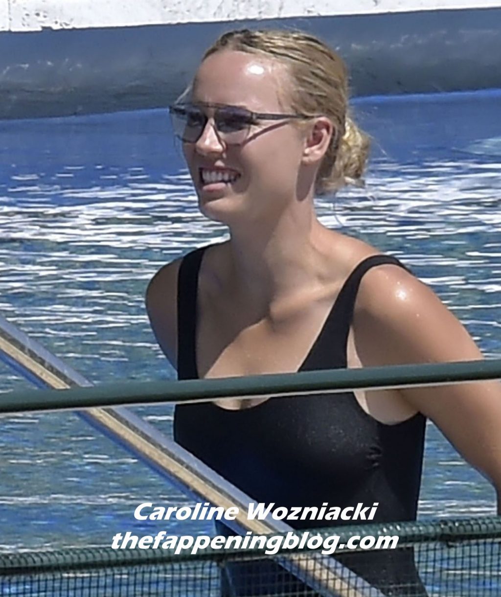 Caroline Wozniacki Soaks Up the Italian Sunshine with David Lee (23 Photos)