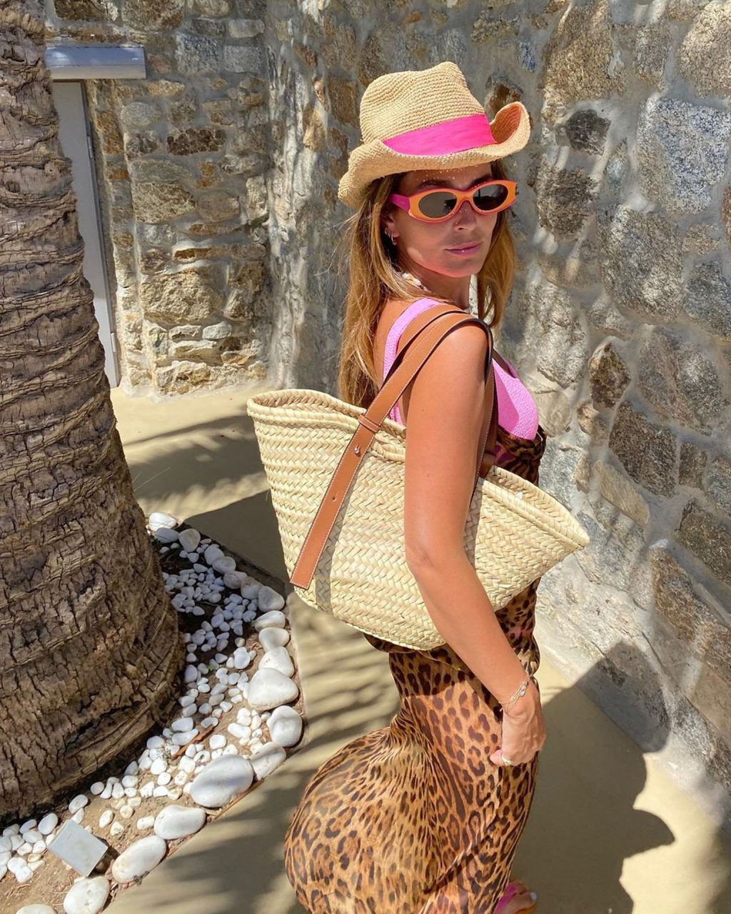 Coral Simanovich Spends Quality Family Time on the Beach in Mykonos (40 Photos)