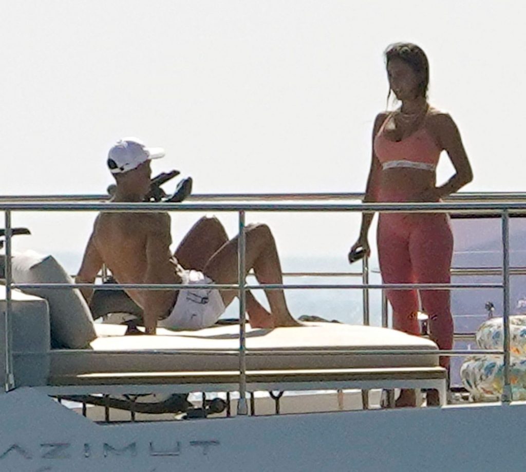 Cristiano Ronaldo &amp; Georgina Rodriguez Are Pictured on Board the Yacht in Savona (24 Photos)