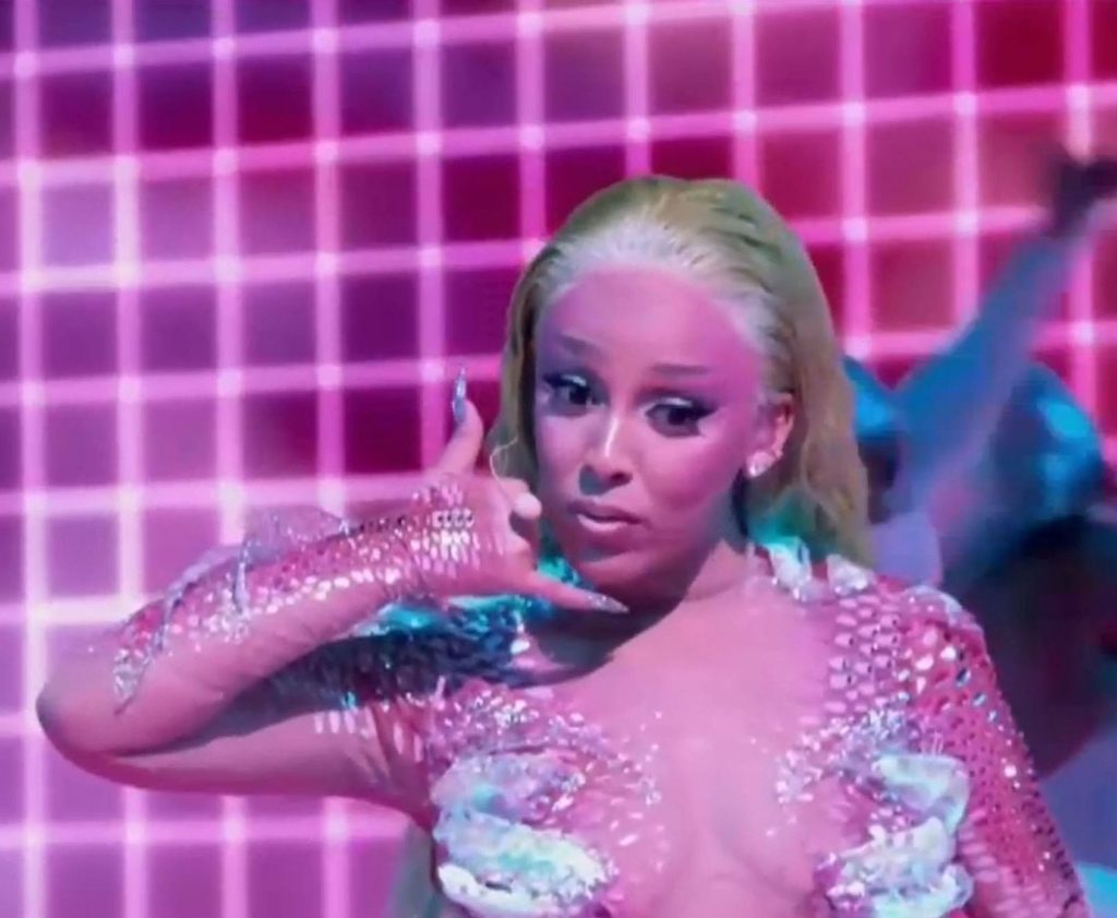 Doja Cat Performs for the First Time Ever at the MTV VMAs (19 Pics + Video)