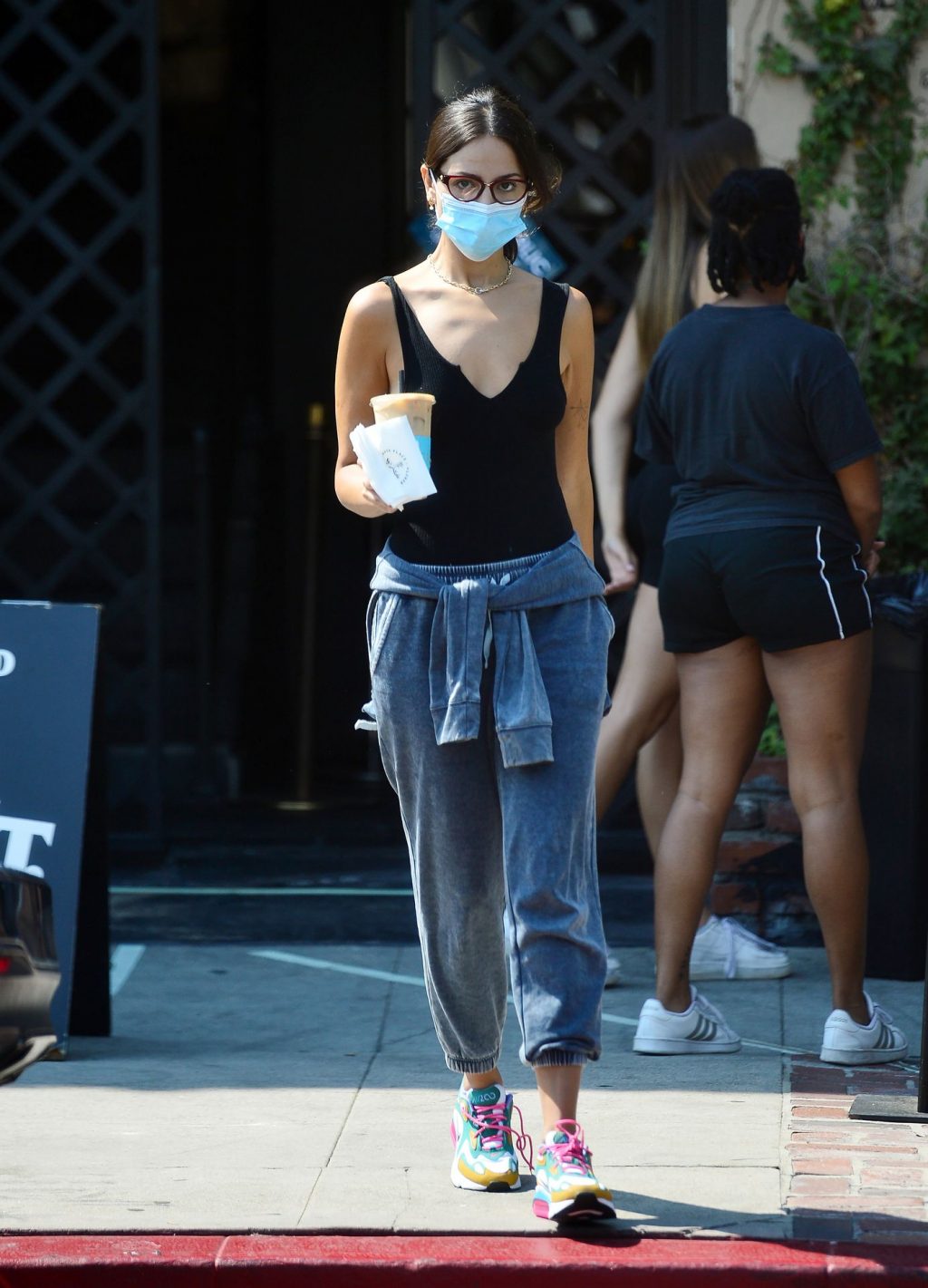 Sexy Eiza Gonzalez Picks Up An Iced Coffee From Alfred’s