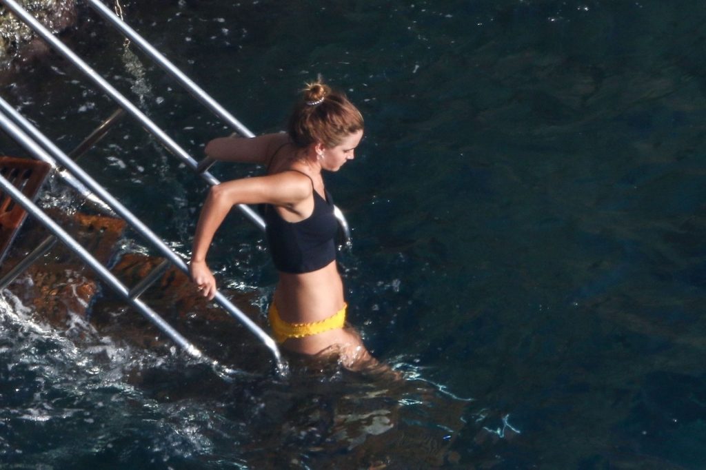 Emma Watson Shows Off Her Perfect Butt on Her Holiday in Positano (75 Photos)