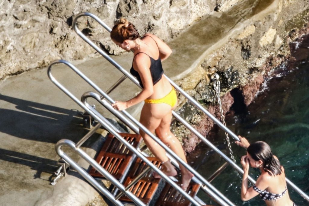 Emma Watson Shows Off Her Perfect Butt on Her Holiday in Positano (75 Photos)