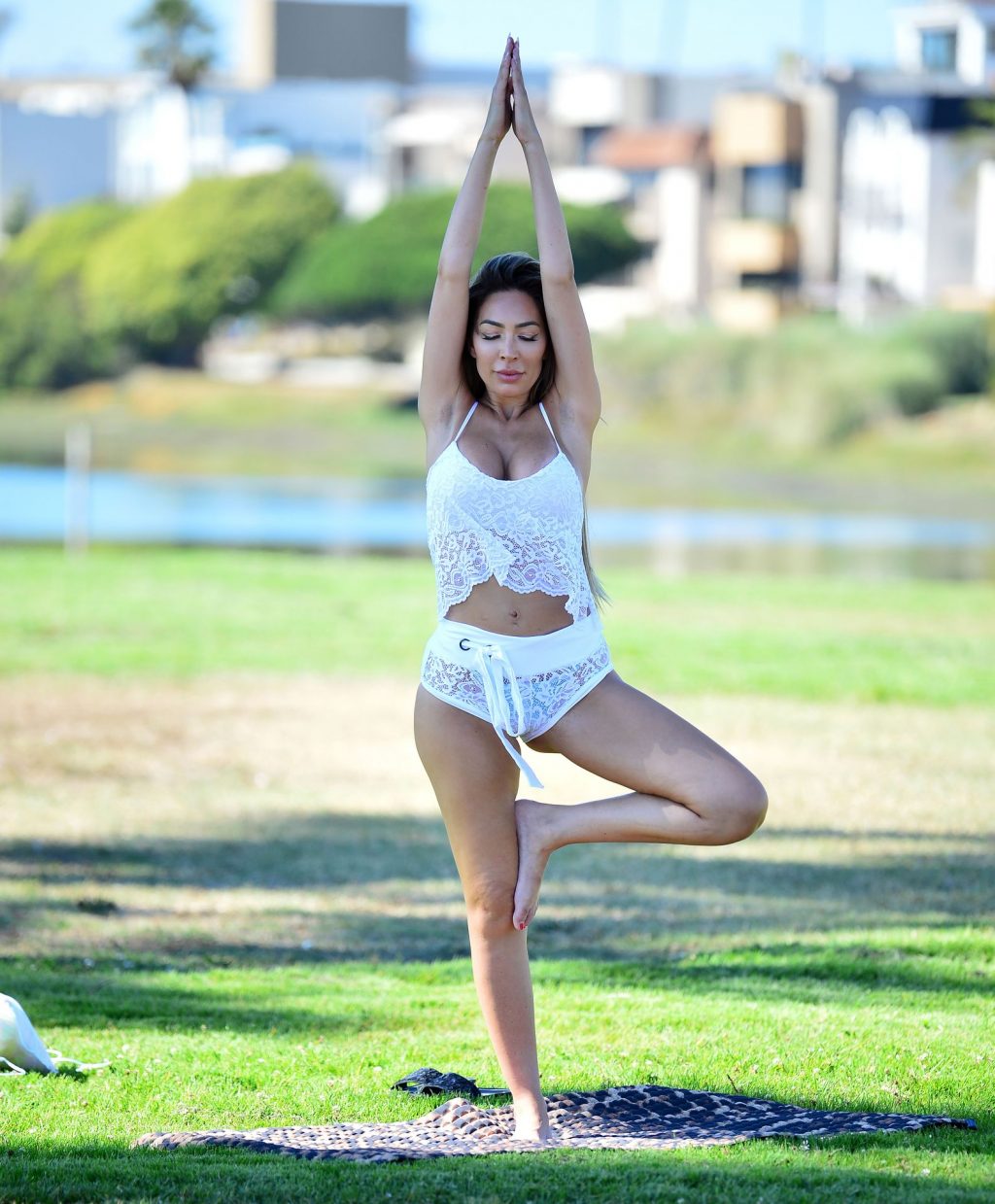 Farrah Abraham Does Yoga in Lingerie (41 Photos)