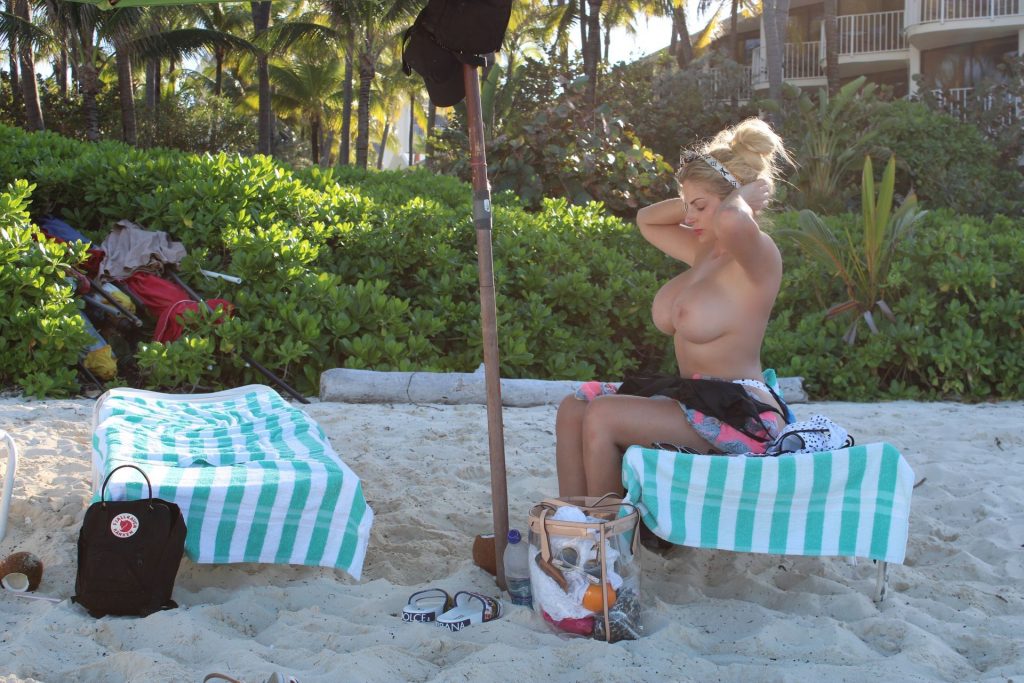 Francesca Cipriani Goes Nude on the Beach In Puglia (18 Photos)