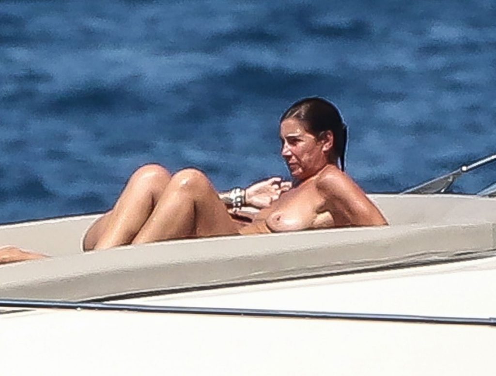 Hot Lesbians Francesca Pascale &amp; Paola Turci Go Topless in Sorrentina (60 Nude &amp; Sexy Photos)