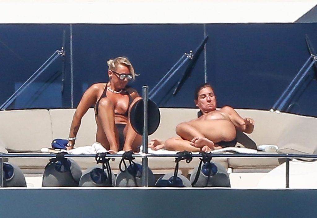 Hot Lesbians Francesca Pascale &amp; Paola Turci Go Topless in Sorrentina (60 Nude &amp; Sexy Photos)