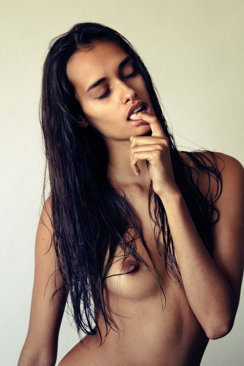 Gizele Oliveira Nude &amp; Sexy (9 Photos)