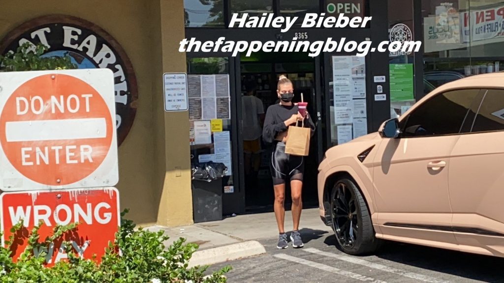 Sexy Hailey Bieber is Seen in LA (70 Photos)