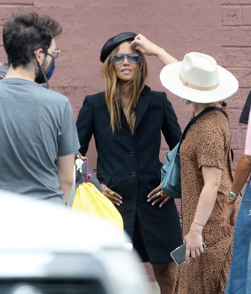 Halle Berry Shows Off Her Nude Boobs in LA (30 Photos)
