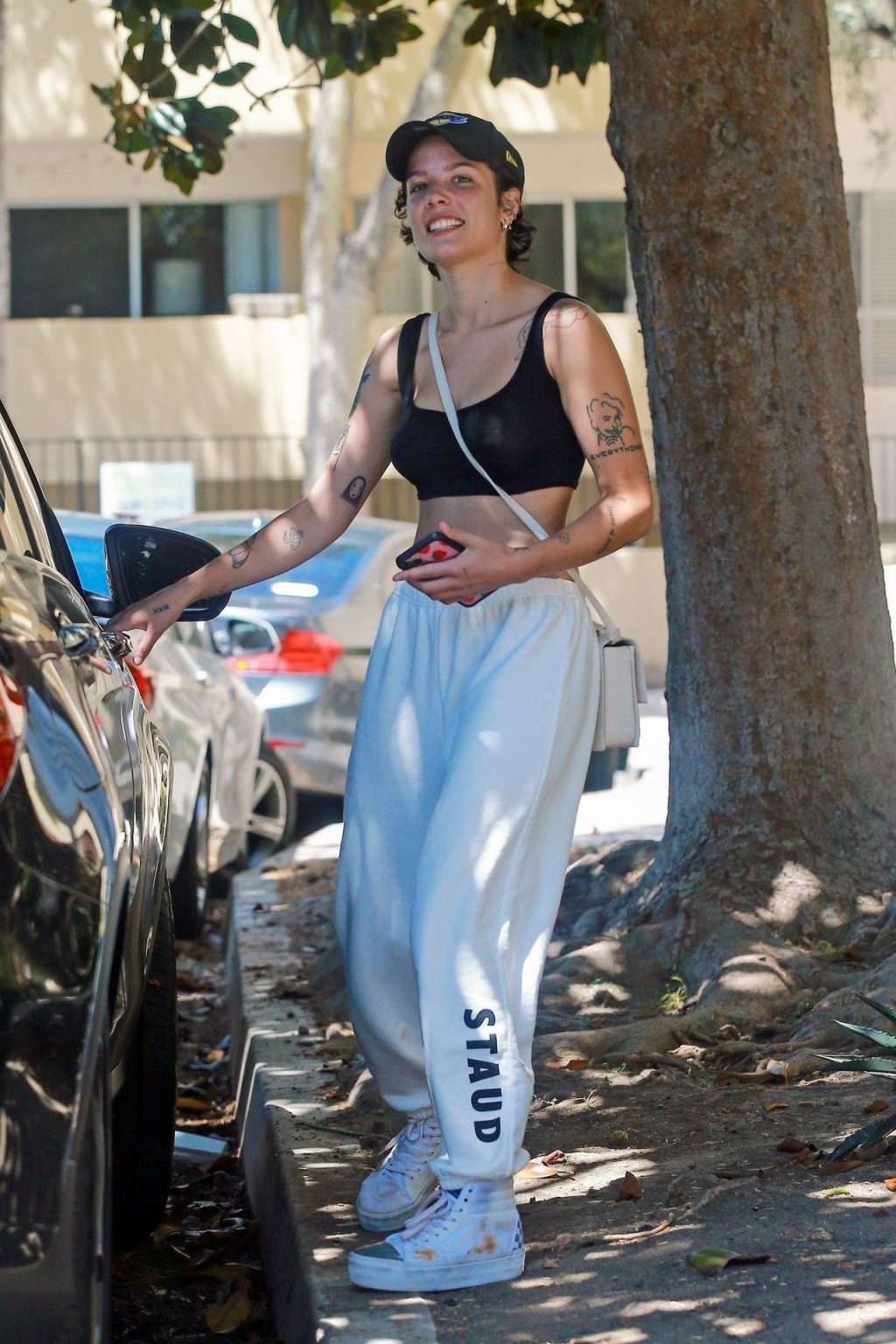 Sexy Halsey Stops by the Grocery Store in LA (27 Photos)