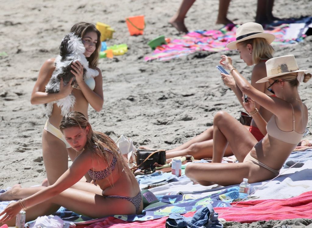 Hannah Ann Sluss Hits the Beach with Friends in Malibu (40 Photos)
