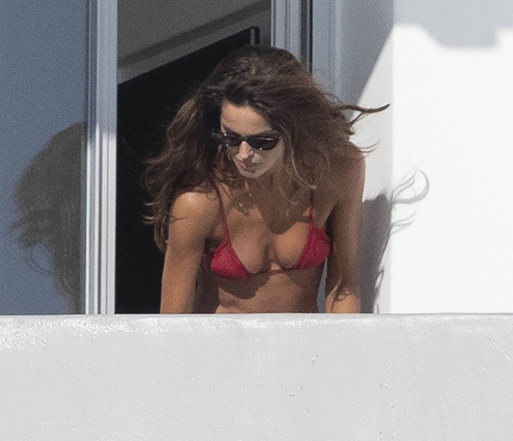 Izabel Goulart &amp; Kevin Trapp are Seen on Holiday in Mykonos (36 Photos)