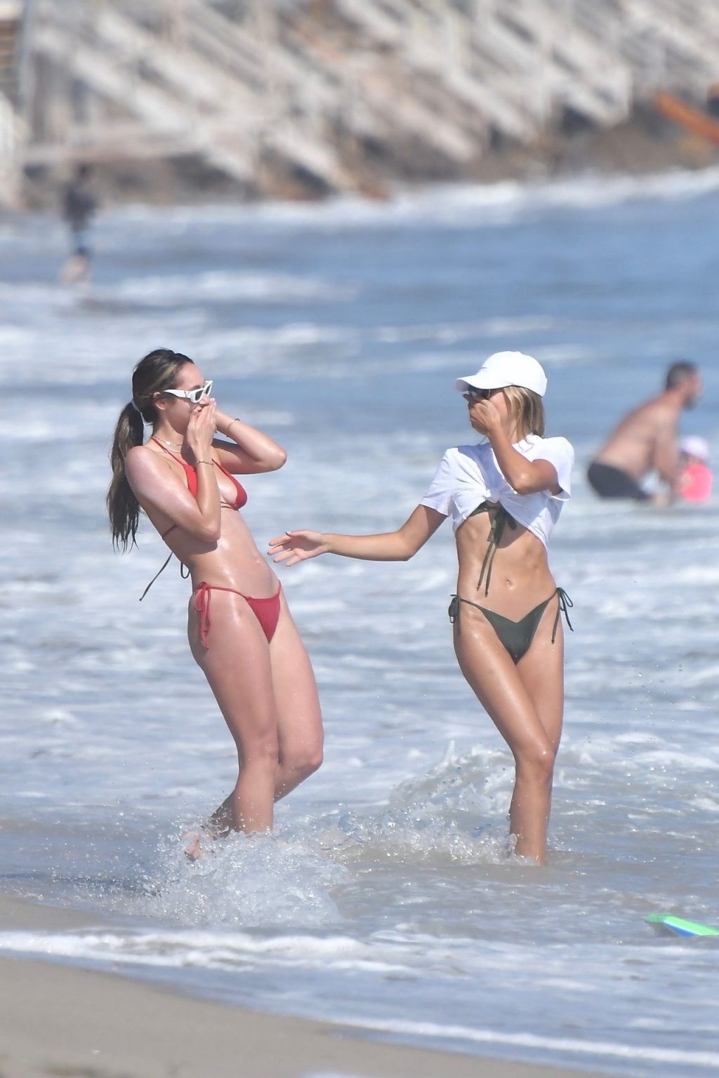 Jennifer Flavin, Sophia, Sistine &amp; Scarlett Stallone Enjoy a Day on the Beach (113 Photos)