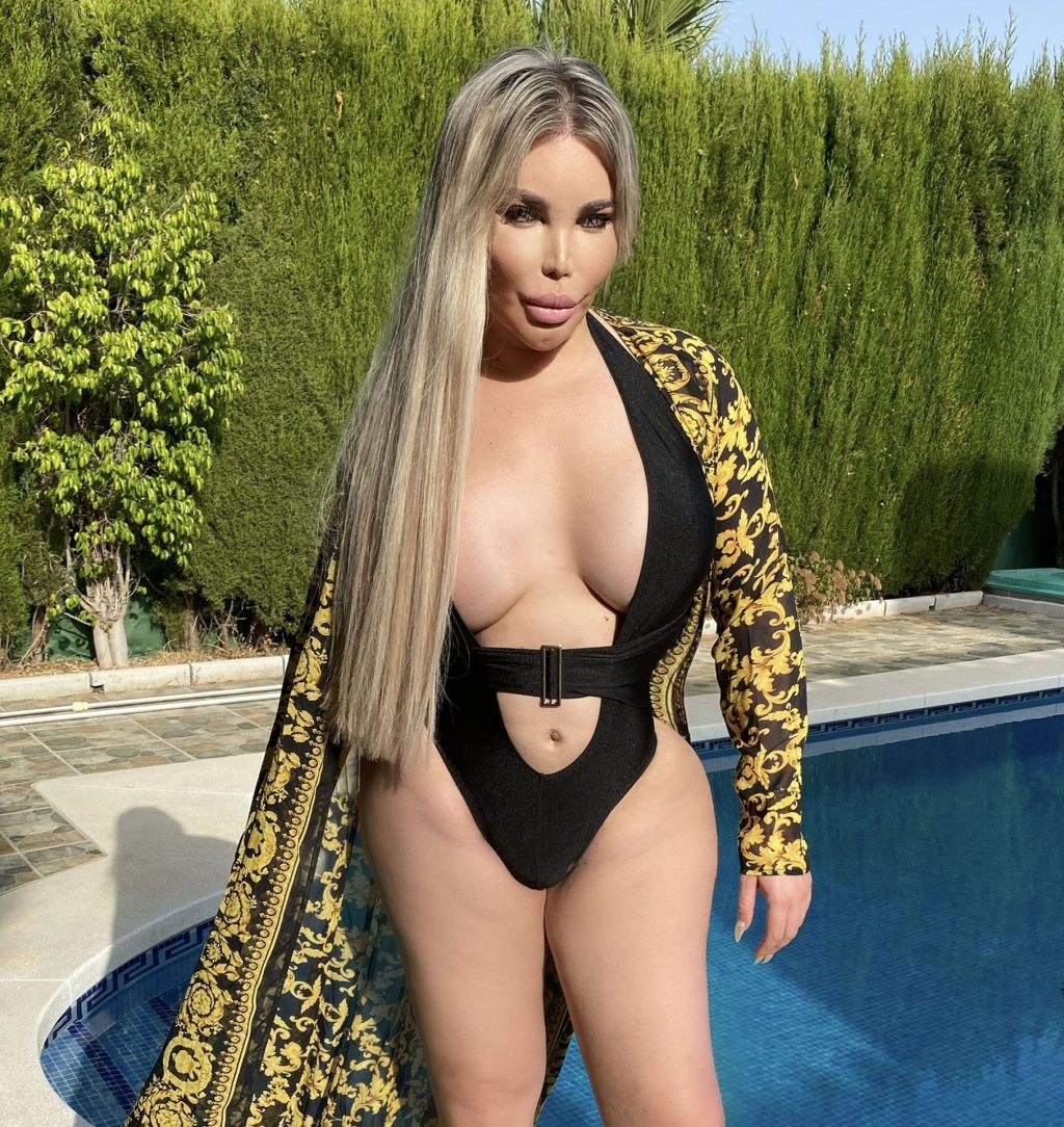 Jessica Alves Stuns Showing Off All Her Curves in Marbella (20 Photos)
