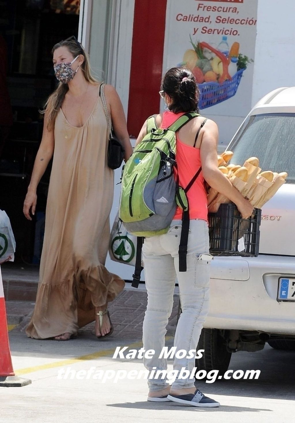 Kate Moss Looks Sexy while Spotted in Ibiza (18 Photos)