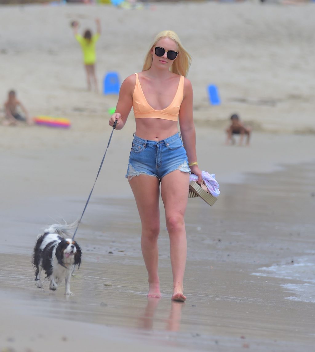 Lindsey Vonn Shows Off Her Olympic Physique as She Hits the Beach in Malibu (43 Photos)