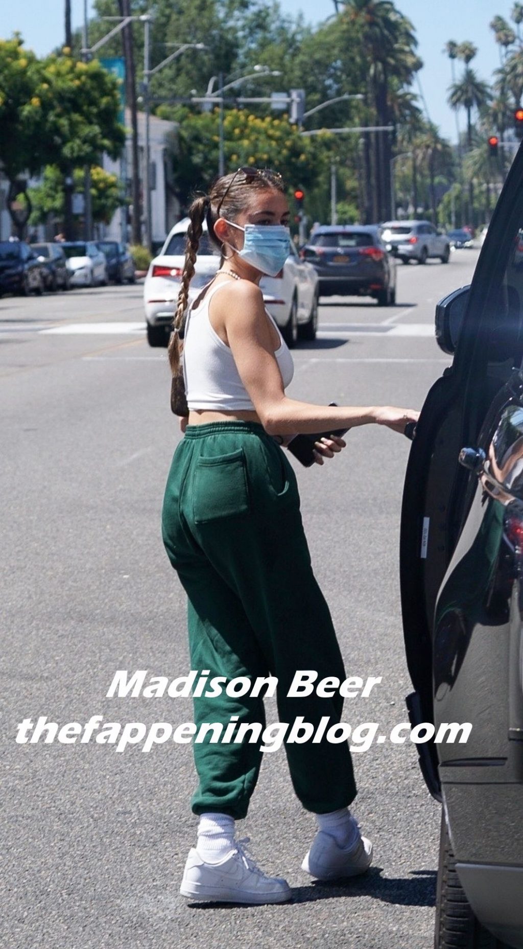 Madison Beer Displays Her Style as She Goes Out for Lunch with a Friend (23 Photos)