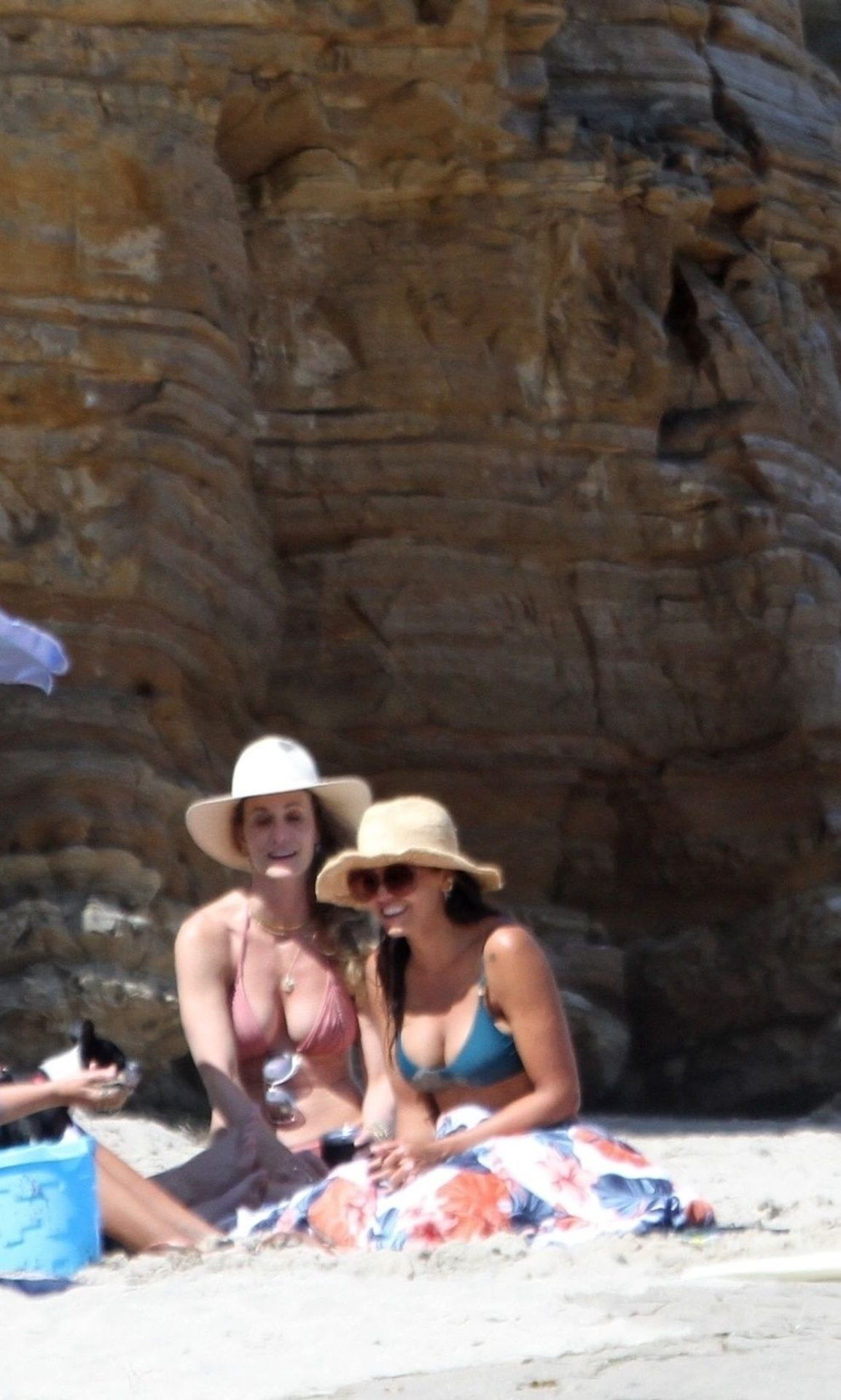 Matt Damon & Luciana Barroso Enjoy a Day at the Beach (29 Photos) .