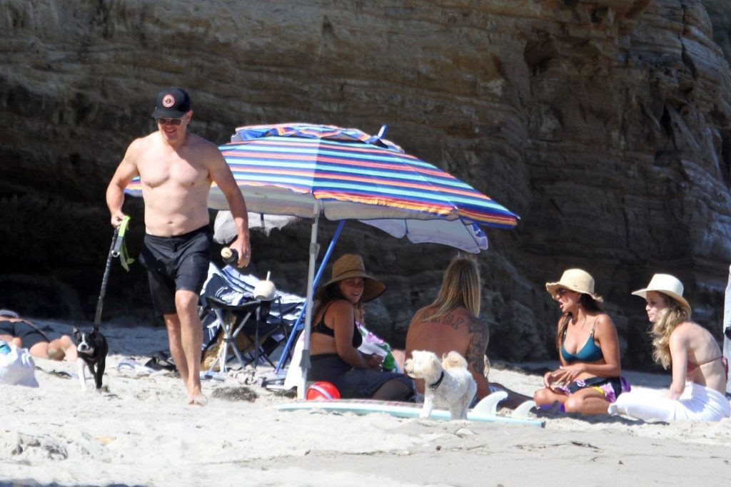 Matt Damon &amp; Luciana Barroso Enjoy a Day at the Beach (29 Photos)