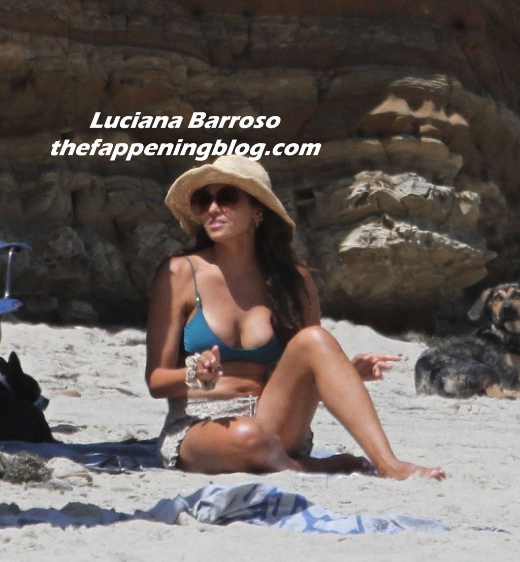 Matt Damon &amp; Luciana Barroso Enjoy a Day at the Beach (29 Photos)