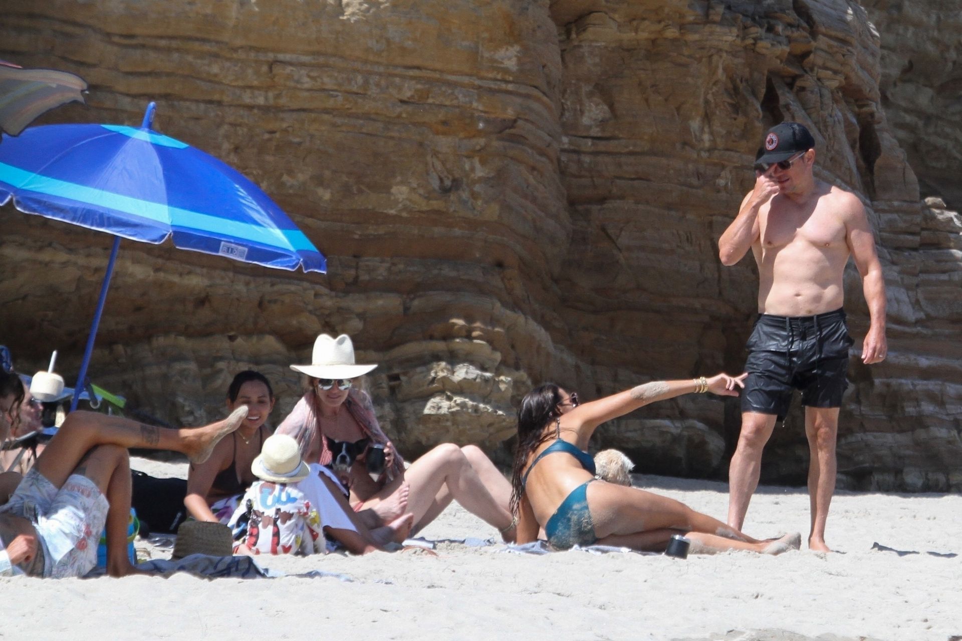 Matt Damon & Luciana Barroso Enjoy a Day at the Beach (29 Photos) .