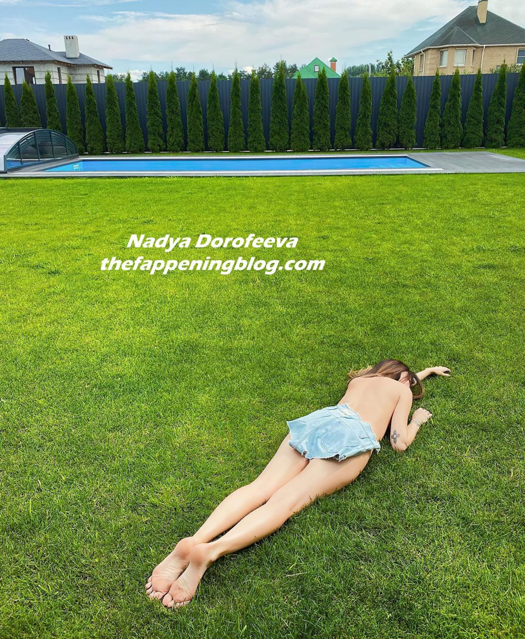 Nadya Dorofeeva Topless (3 Photos)
