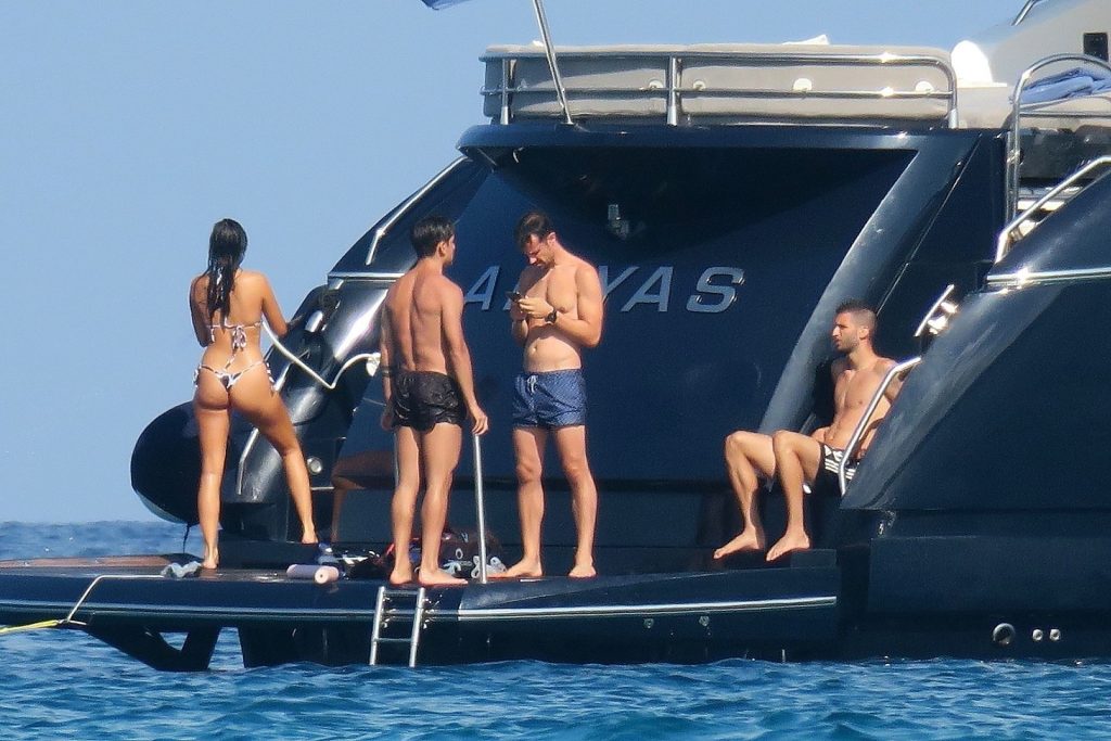 Paulo Dybala &amp; Oriana Sabatini Enjoy Their Holiday in Formentera (45 Photos)
