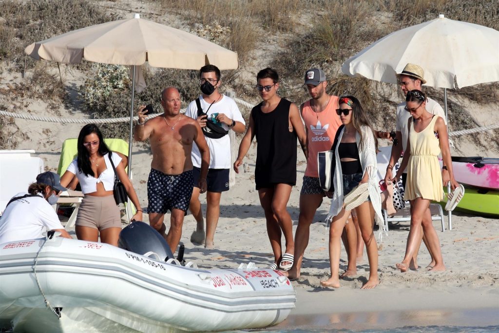 Paulo Dybala &amp; Oriana Sabatini Enjoy Their Holiday in Formentera (45 Photos)